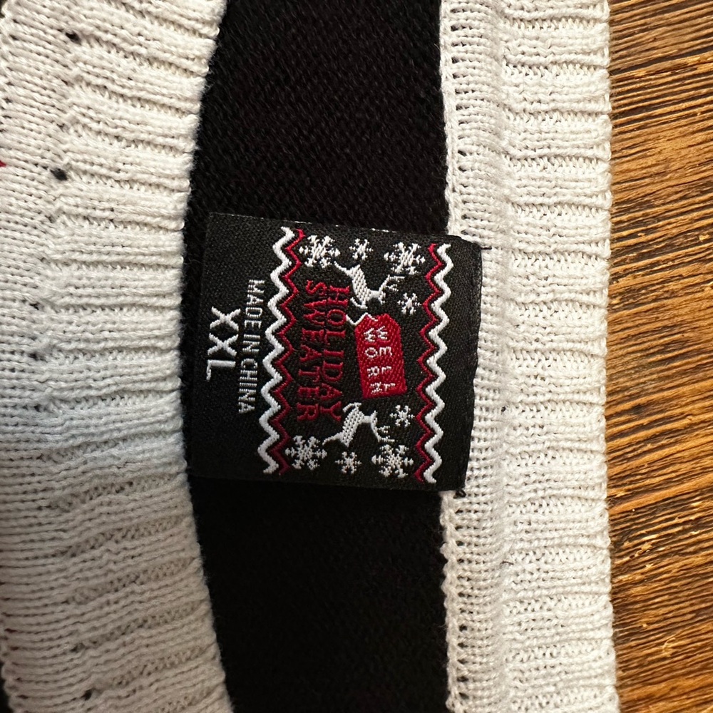 NASA Sweater - Picture 3 of 3